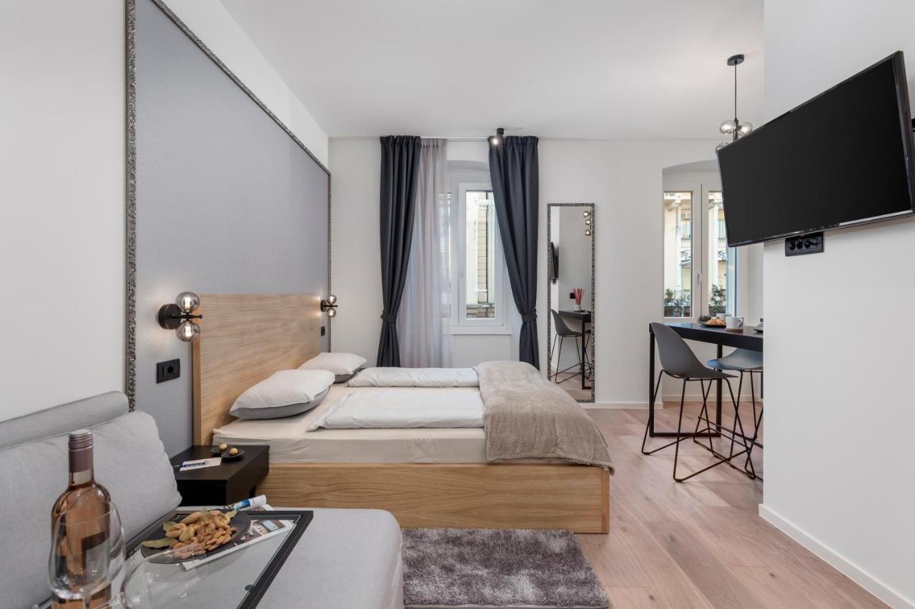 Deluxe Apartments "In The Center" Rijeka Exterior photo